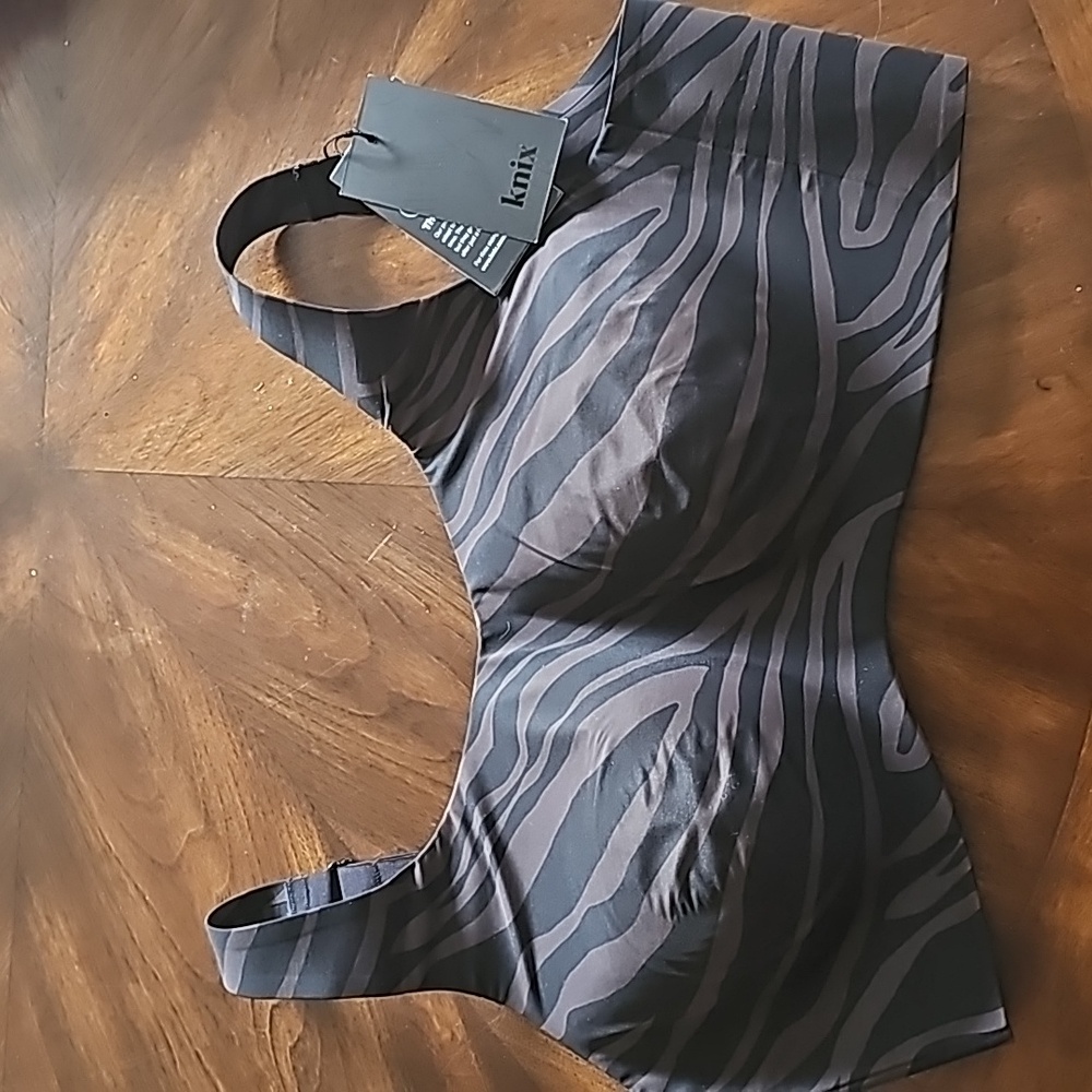 Knix Catalyst Sports Bra size 7+ BNWT